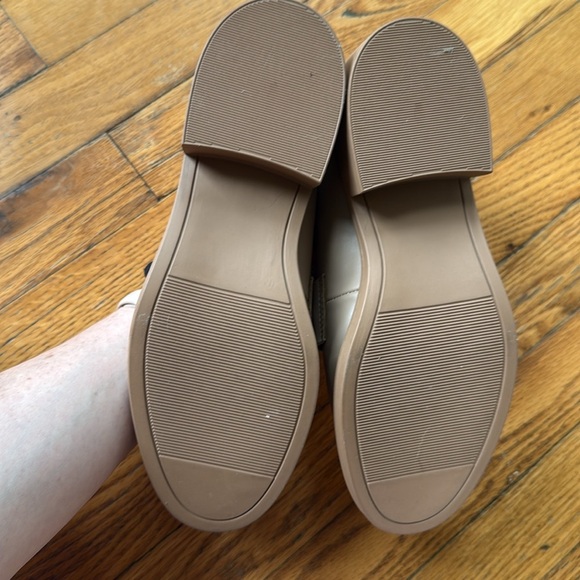 NWOT JF Taupe Loafers with Silver Chain Detail 7.5 - Picture 6 of 7